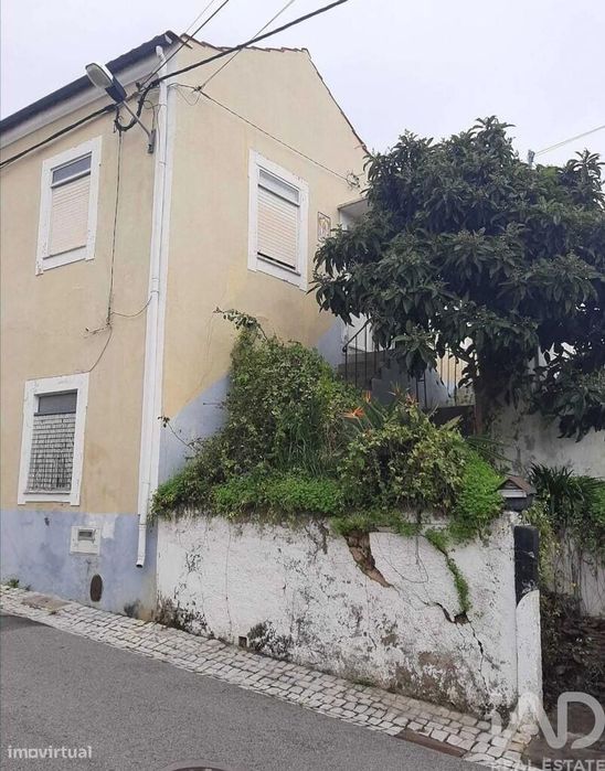 Prédio T4 em Santo António dos Olivais de 144,00 m2