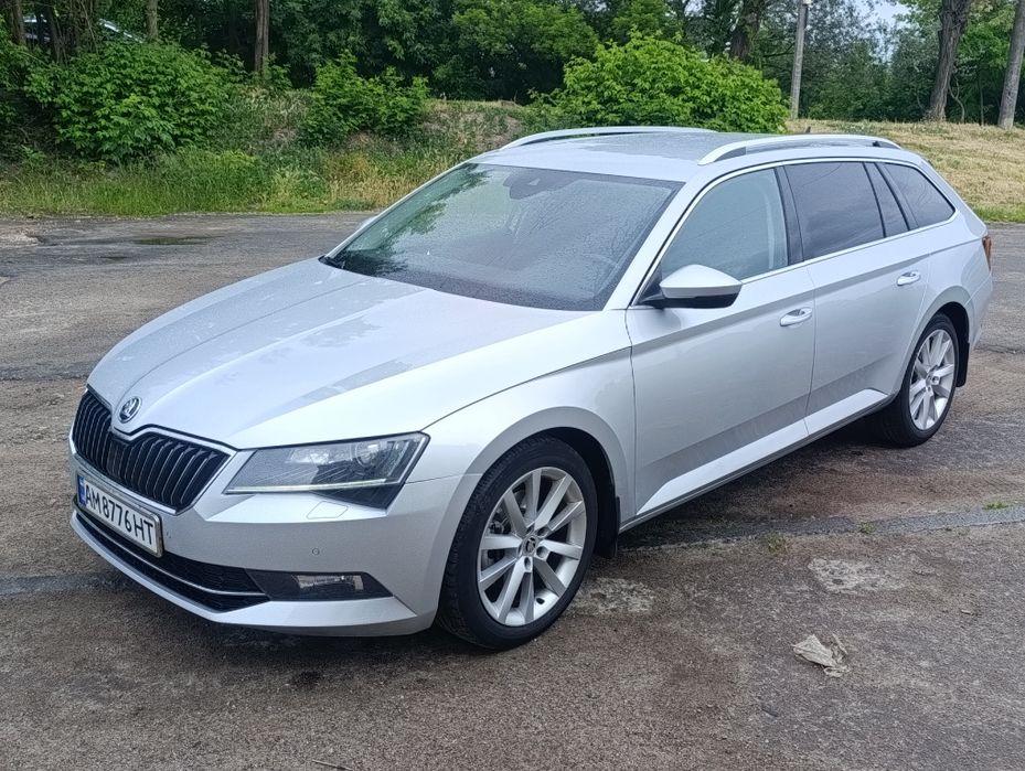 Skoda Superb 2018 року випуску.