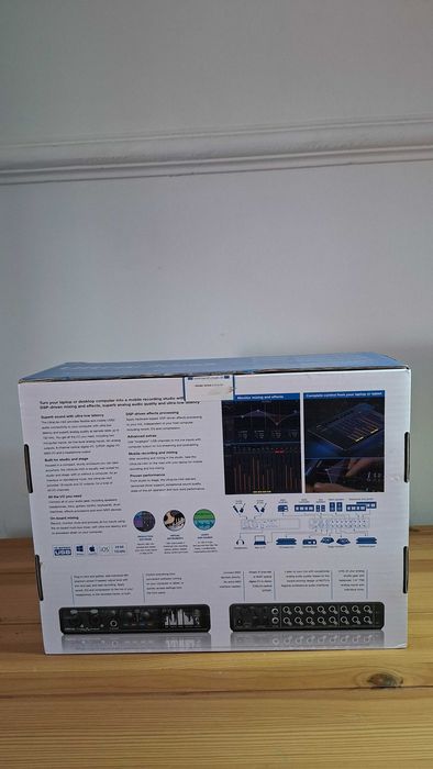 Interface de áudio MOTU UltraLite mk5 USB-C, completa com caixa original