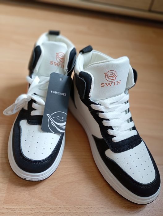 Buty sportowe damskie Born2be