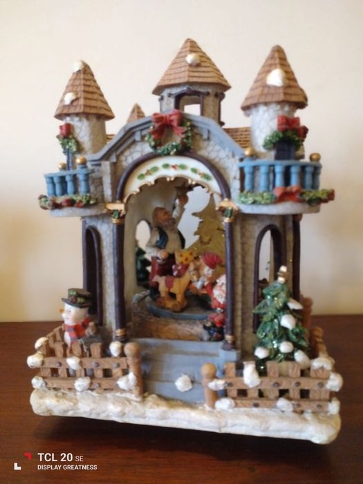 Três presépios em louça