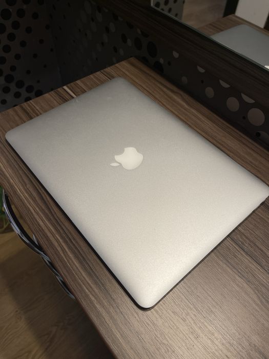 Продам ноутбук Apple MacBook Air 13, 2012 року, стан супер