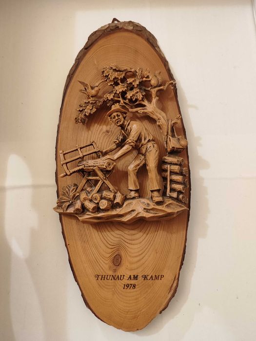 Płaskorzeźba drewniana "Thunau am Kamp 1978" – drwal