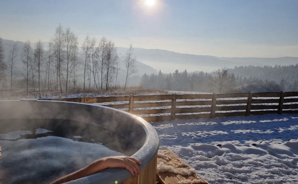 Beskidzki Reset 10 osobowy domek na wynajem z prywatną balią