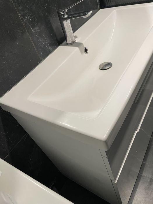 Умивальник з тумбою