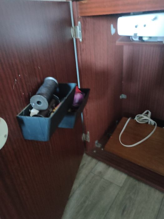 Швейная машинка ,в рабочем состоянии, все работает без проблем