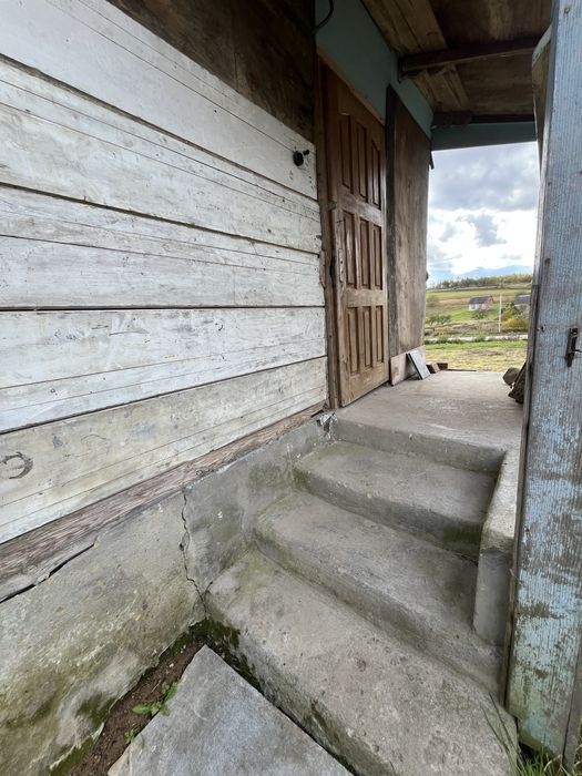 Будинок з земельною ділянкою