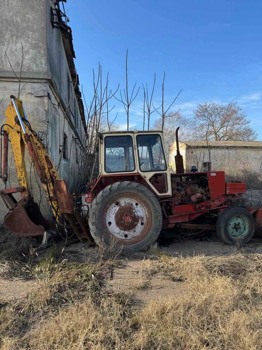 Трактор-екскаватор ЮМЗ
