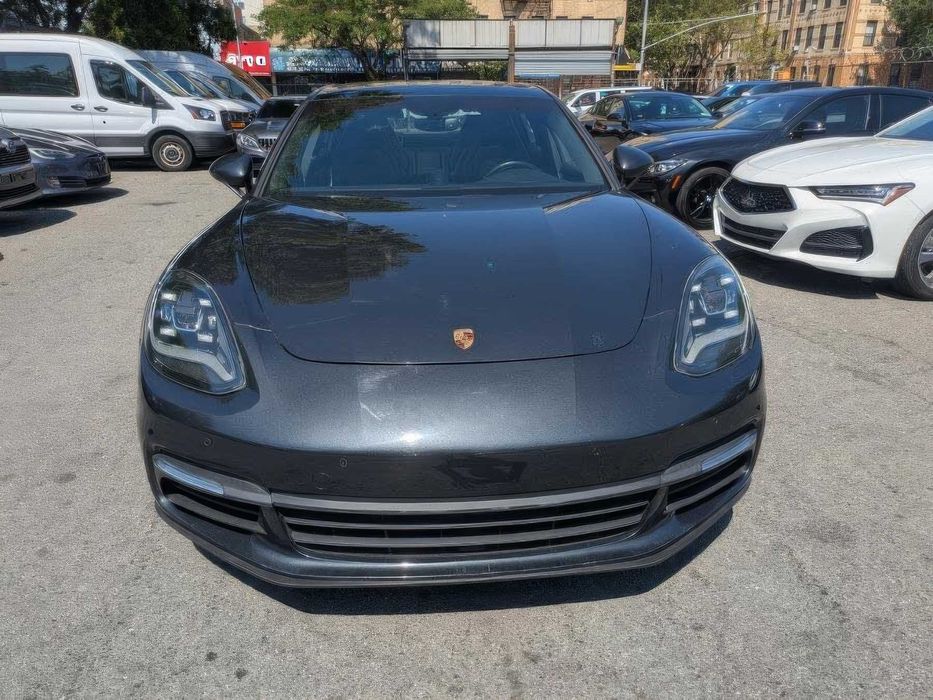 Porsche Panamera      2018
