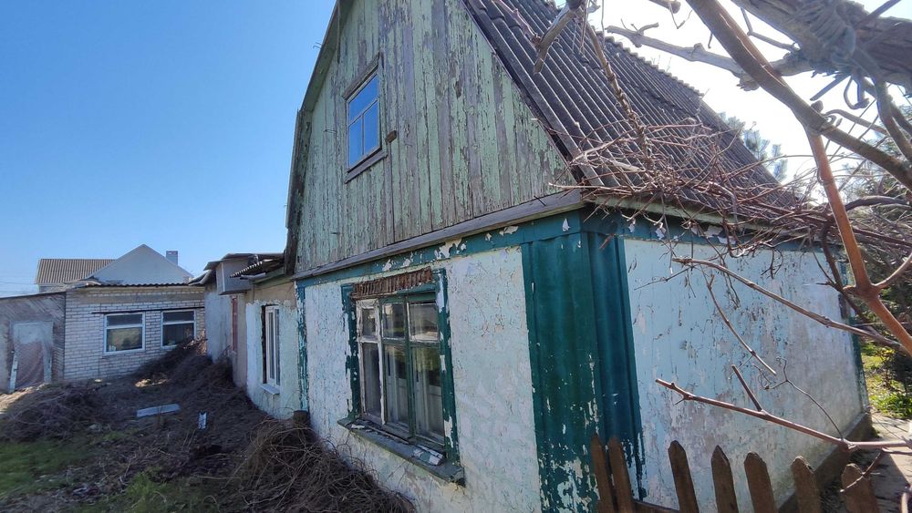 Пропонуємо затишну ділянку у Чорноморську, дім під реконструкцію
