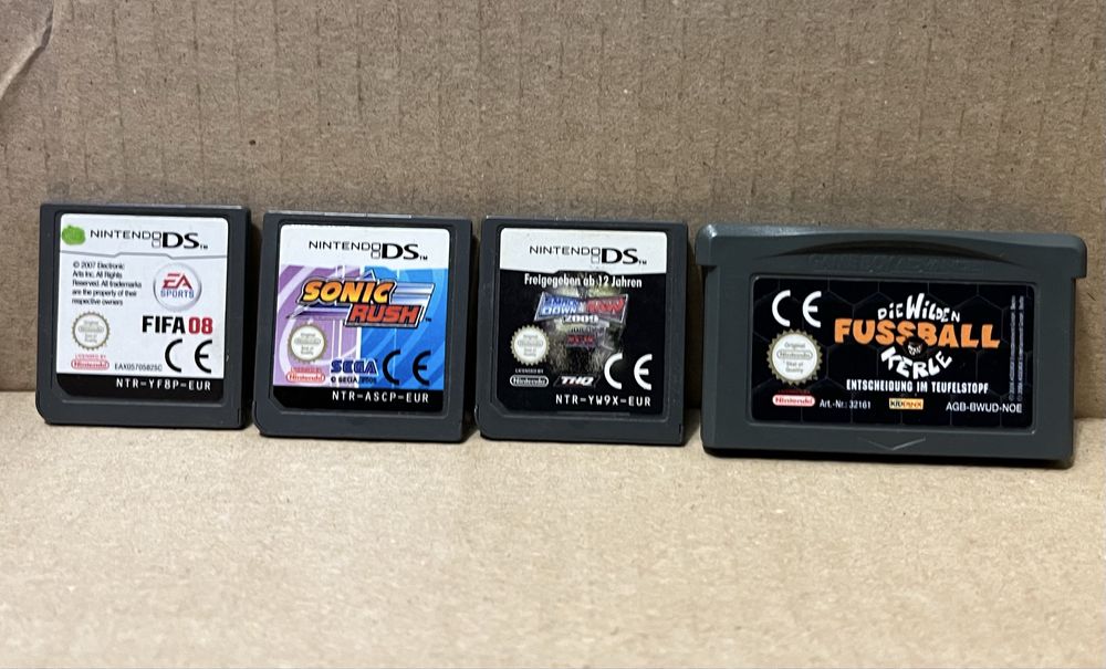 Zestaw 4 Gier na Nintendo DS i GAMEBOY Advance Sonic Rush Smack Dawn VS Raw 2009 FIFA 08 Die Wilden Fussball Kerle