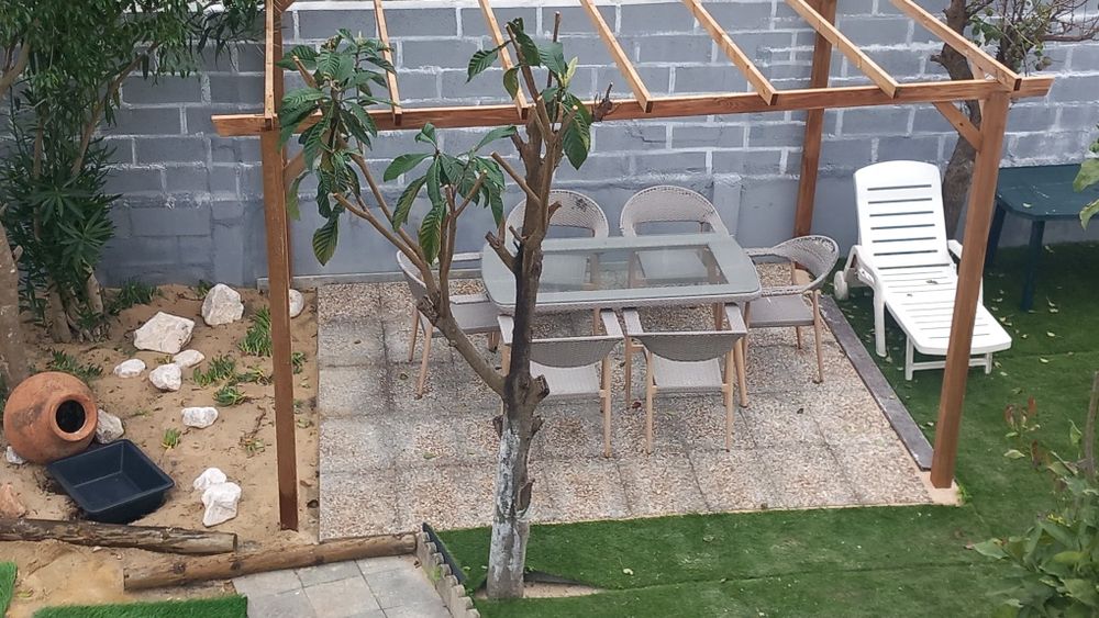 Quartos muito acolhedor situado numa zona tranquila com parque infanti