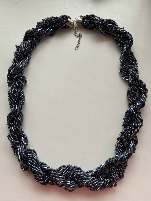 Бусы-колье из чешского стекла, бисер, стеклярус.