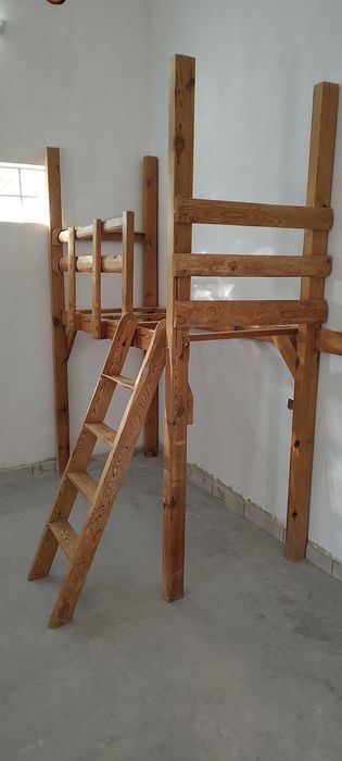 Łóżko piętrowe drewniane
