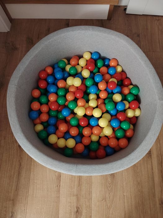 Basen suchy z kulkami