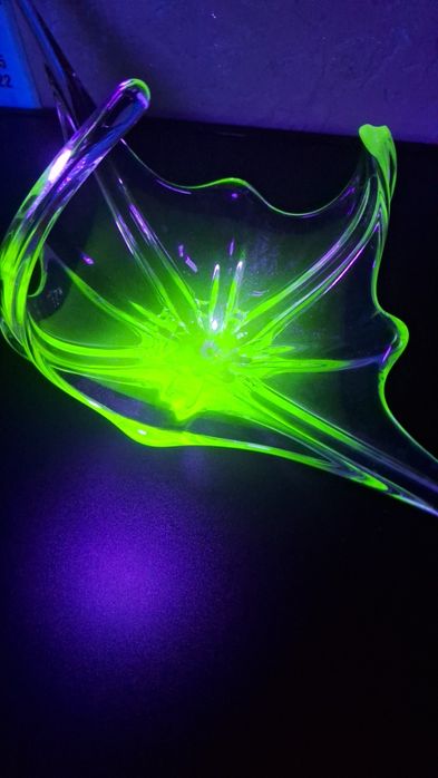 Sprzedam szkło PRL uranowe