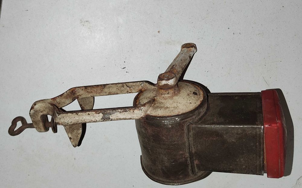 Peças e ferramentas antigas