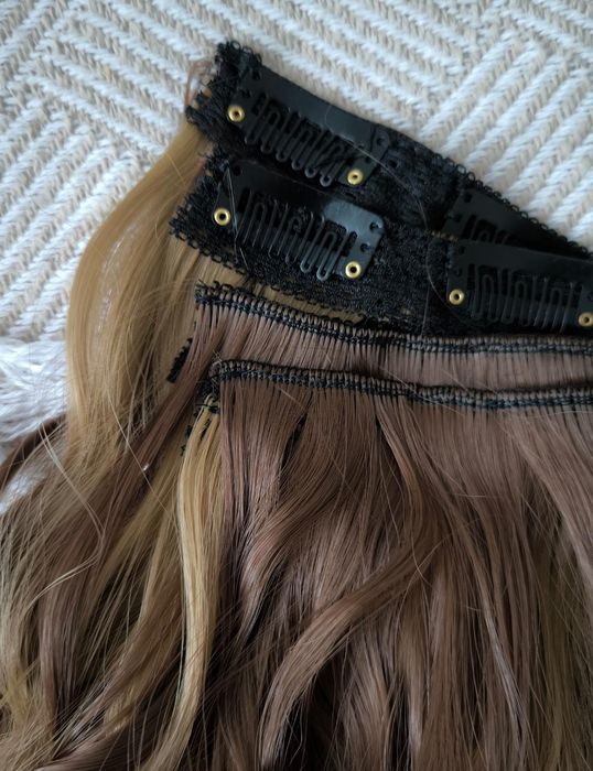 Треси волосся, накладне волосся, пасма, шиньон