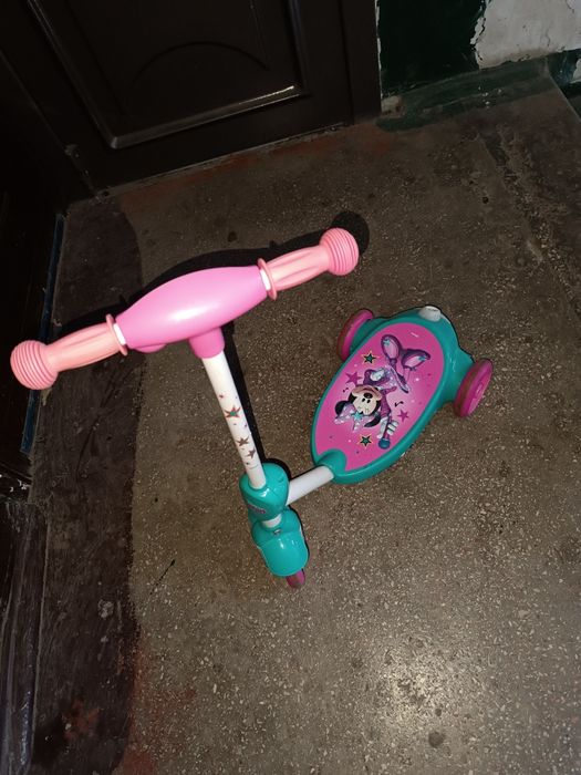 Продам дитячій электросамокат,підійде дитині від 2 років