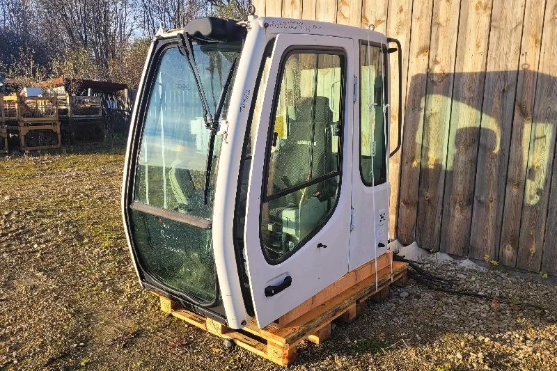 Kabina Liebherr 10228302 do koparki R904C