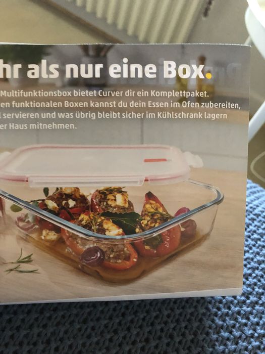 Скляний журнальний стіл