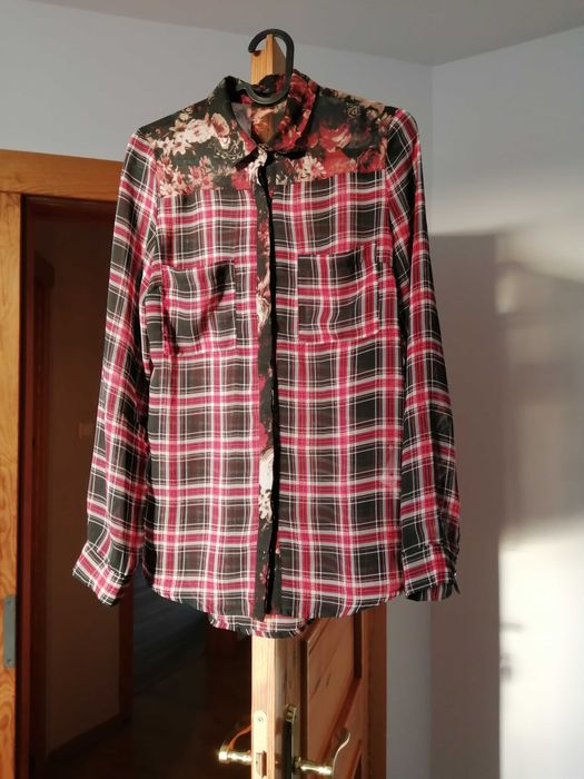 Czerwono czarna koszula w kartę