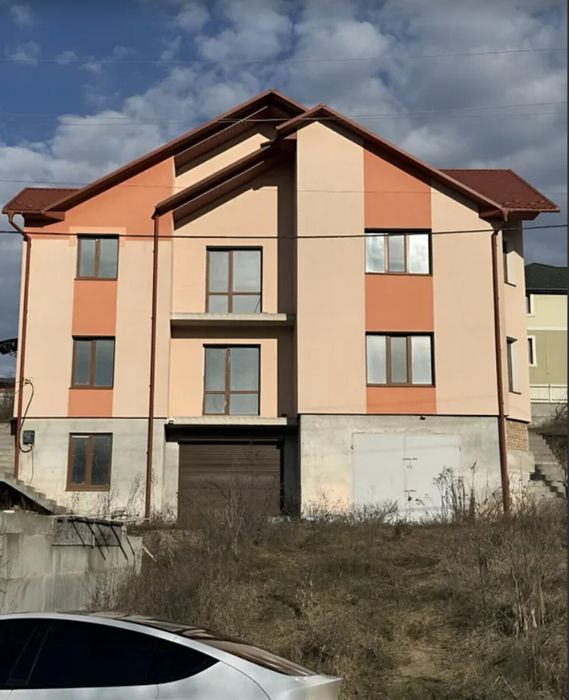 Продаж 3 поверхового дуплекса з ділянкою на 5 соток, 198 кв. м, Байківці