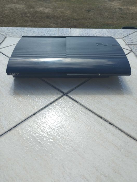 PlayStation 3 Super Slim + Comando DualShock Revisto