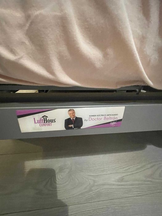 cama articulada em excelente estado com muito pouco uso
