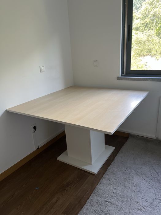 Mesa de sala/escritorio quadrada