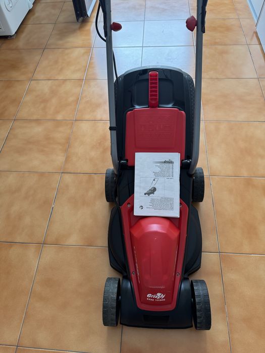 Maquina de cortar relva