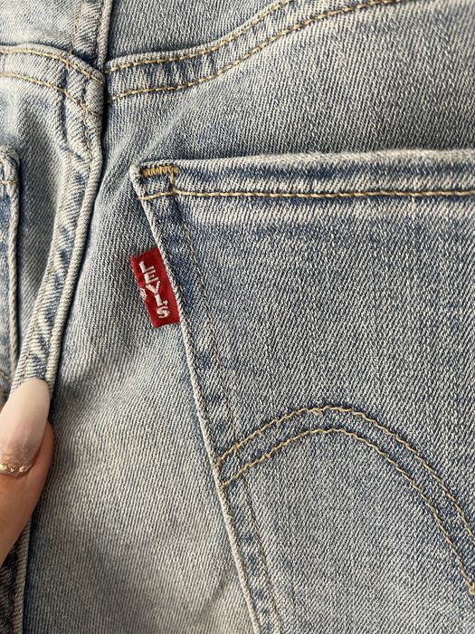 Jeansy jasno niebiskie Levis 25