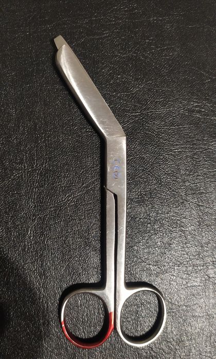 Продам   ножиці .