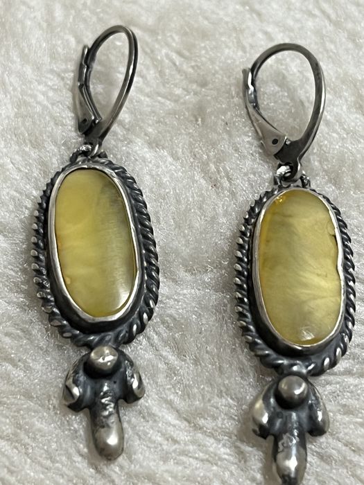 Piękne , srebrne kolczyki z bursztynem