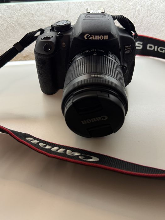 Lustrzanka canon EOS 700d