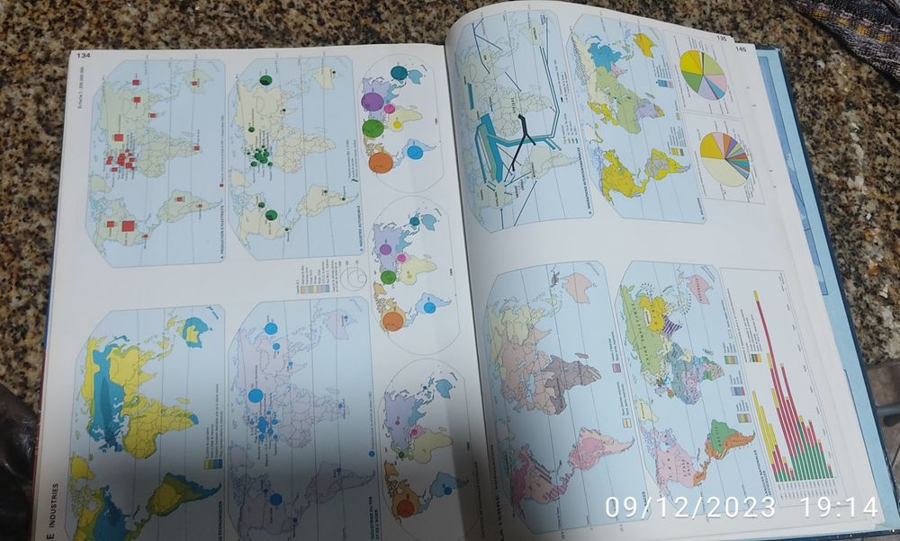 Atlas e dicionário em francês