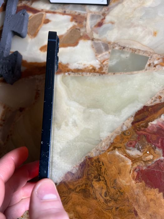 iPhone 13, bateria 84%