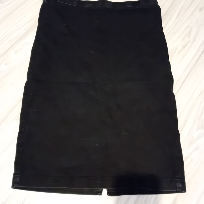 Czarna ołówkowa spódnica George M cienki jeans