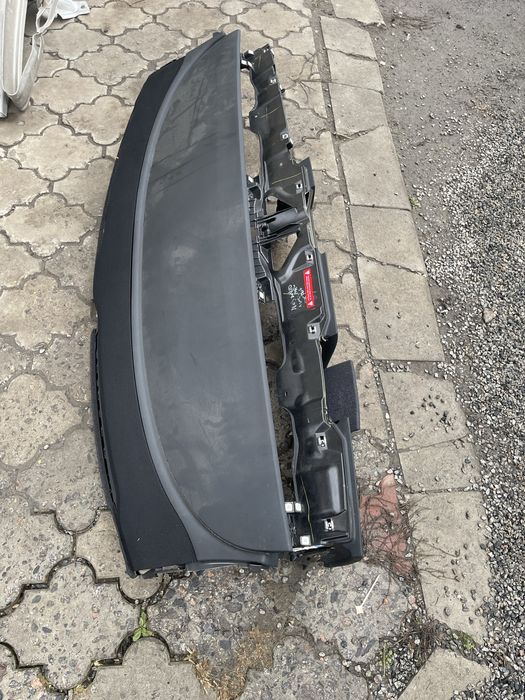 Tesla Model Y-3 2020-2023 торпеда подушка,штора , кермо,ноги,ремни .