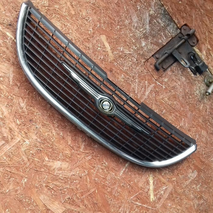 Atrapa Grill Chrysler Grand Voyager III 02r ŁADNA