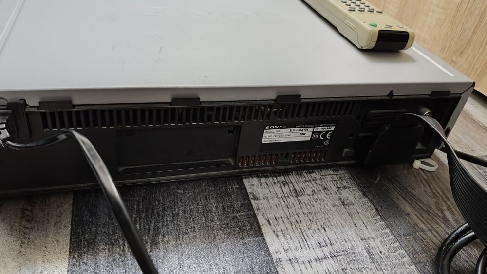 Odtwarzacz wideo Sony SLV SE610E z pilotem sprawny.