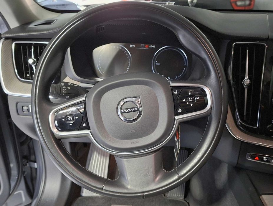 VOLVO XC-60 Plug-in /Hybrid INSCRIPTION DE 2019 - IVA DEDUTIVEL