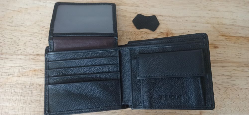 Carteira em pele preta
