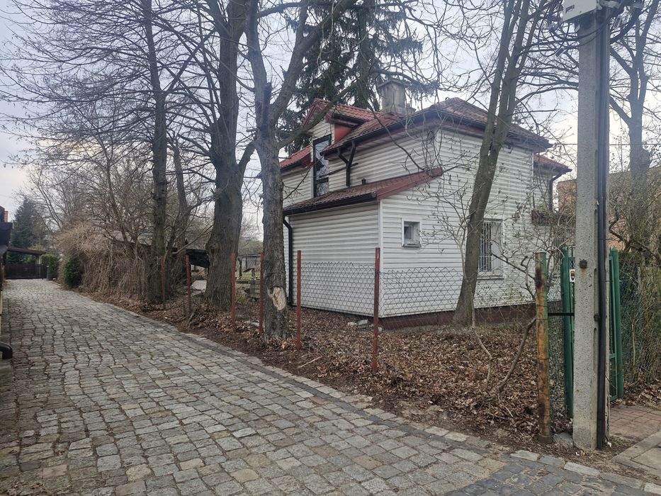 Ostatnia wolna działka z mediami i dochodowymi garażami