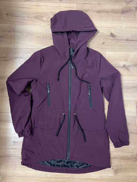 Осіння жіноча куртка