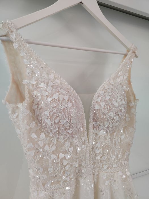 Suknia ślubna literka A