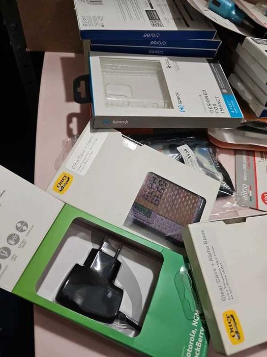 Paczka 50 szt. Markowe akcesoria GSM do iPhone, Huawei, Samsung, Sony.