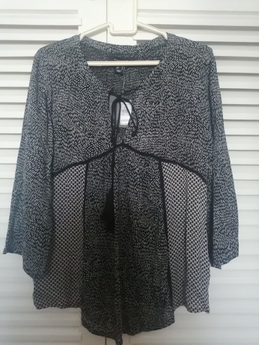Blusa preta e branca nova