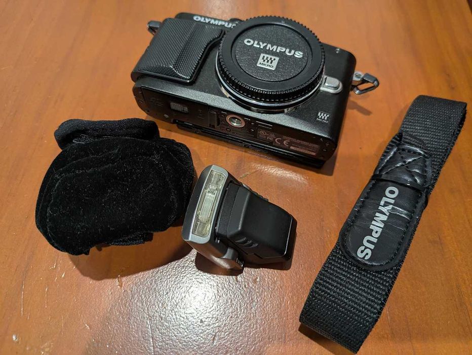 Olympus PEN  E-PL5 Preta - 16 MP "c/nova"