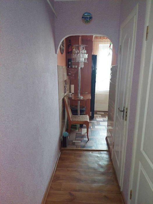 продається 3-кім квартира в пригороді. с.Микитинці.